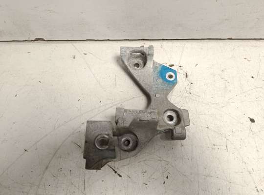 Кронштейн генератора NS948158 на Nissan Juke