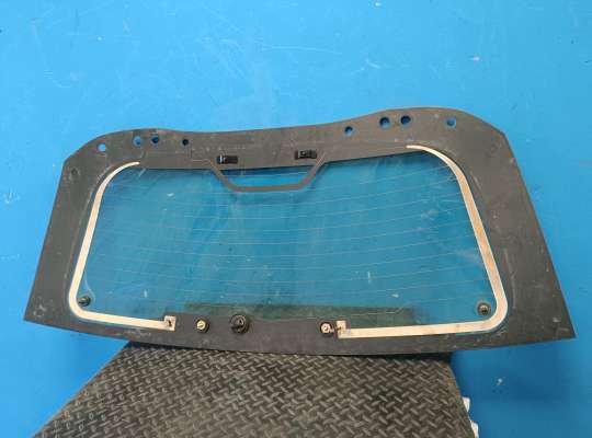 купить Стекло заднее на Pontiac Vibe