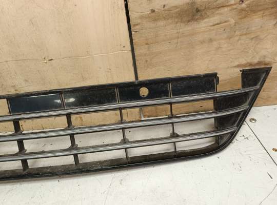 купить Решетка (заглушка) бампера на Volkswagen Touareg II (7P)