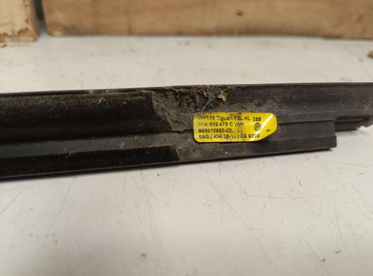 купить Молдинг стекла двери на Volkswagen Tiguan II