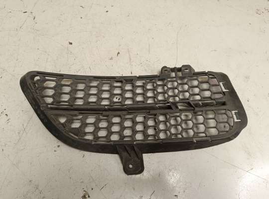 Решетка (заглушка) бампера на Volkswagen Touareg I (7L)