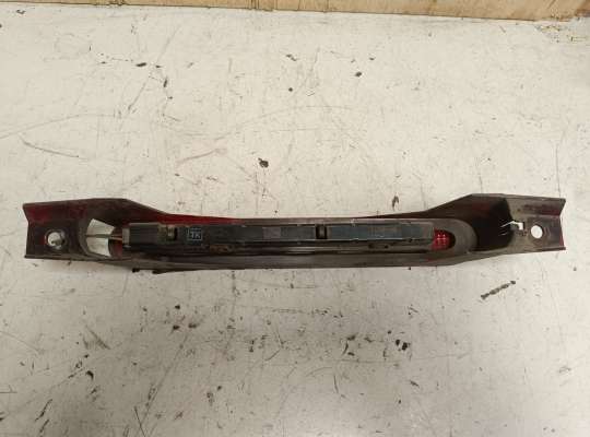 купить Фонарь (стоп-сигнал) центральный на Ford Focus I