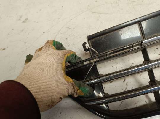 купить Решетка (заглушка) бампера на Volkswagen Touareg II (7P)