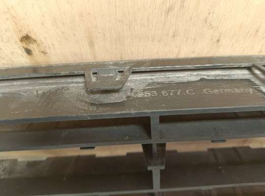 Решетка (заглушка) бампера на Volkswagen Passat B7 (36)