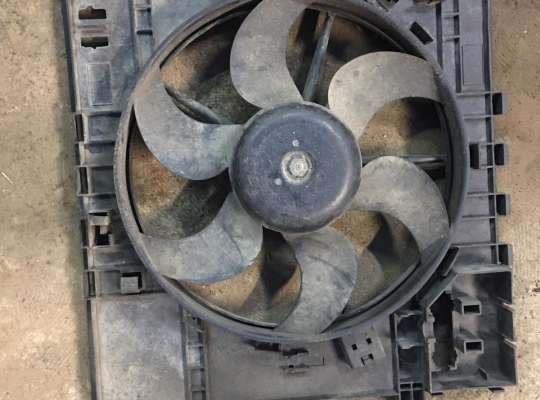 Вентилятор радиатора MB398041 на Mercedes-Benz Vito (W638)