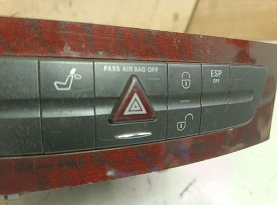 купить Кнопка аварийной остановки на Mercedes-Benz E (W211)