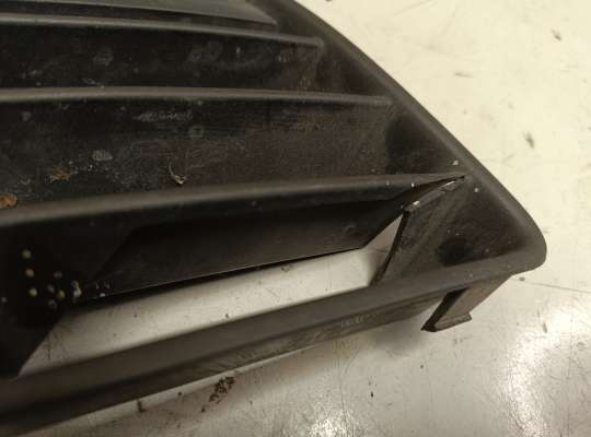 купить Решетка (заглушка) бампера на Volkswagen Jetta V (1K)