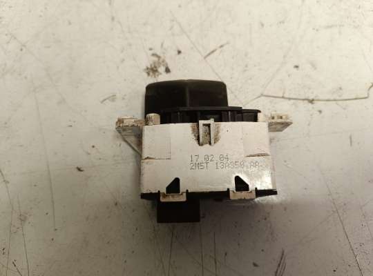 купить Кнопка аварийной остановки на Ford Focus I