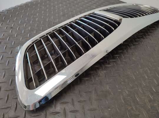 купить Решетка радиатора на Nissan Almera II N16