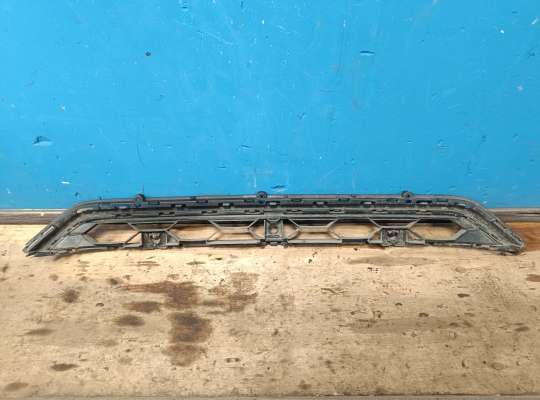 купить Решетка в бампер центральная на Volkswagen Tiguan II