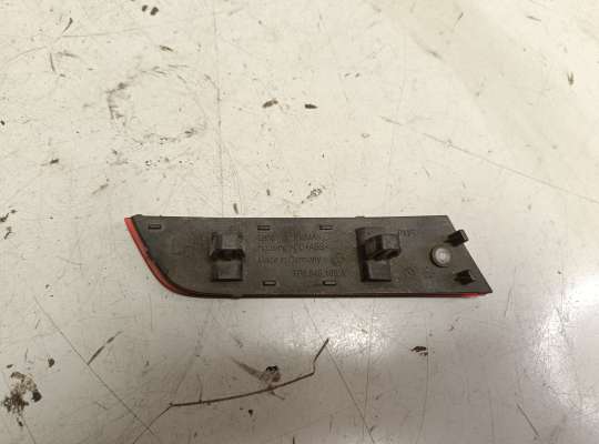 купить Отражатель в бампер на Volkswagen Touareg II (7P)