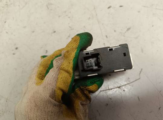 купить Кнопка аварийной остановки на Ford Focus I