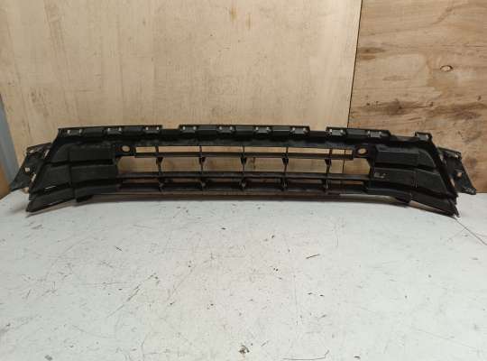 Решетка (заглушка) бампера на Volkswagen Jetta VI (1B)