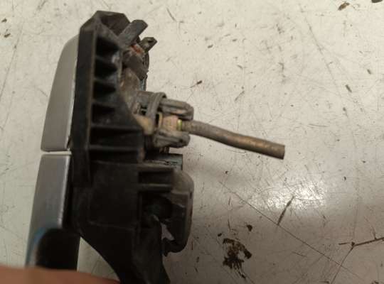 купить Ручка двери наружная на Pontiac Vibe