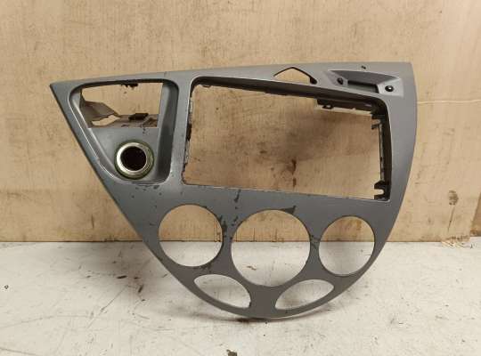 купить Рамка магнитолы на Ford Focus I