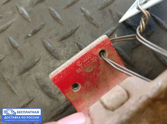 Петля крышки багажника на Volkswagen Polo Mk2 (86C)