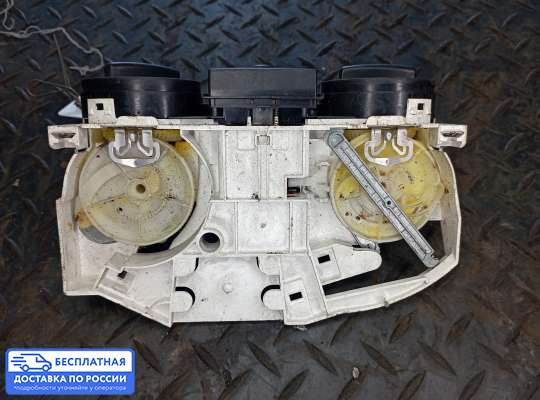 Блок управления печкой на Volkswagen Golf IV (1J)