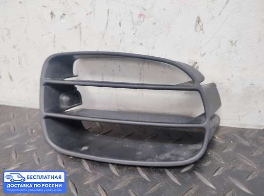 Решетка (заглушка) бампера на Hyundai Elantra III (XD +ТАГАЗ)