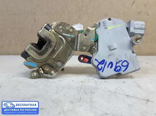 Замок боковой двери на Nissan Terrano II R20