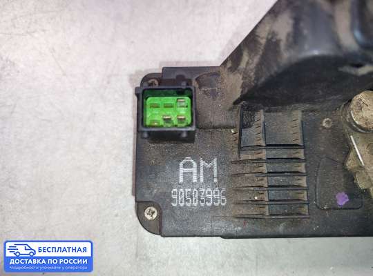 Замок боковой двери на Opel Vectra B