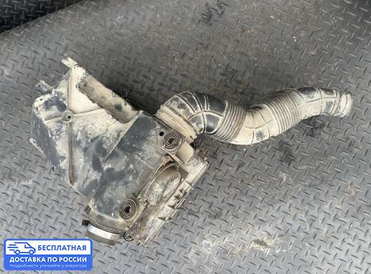 Корпус воздушного фильтра на Volkswagen Passat B3 (35i)
