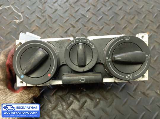 Блок управления печкой на Volkswagen Golf IV (1J)