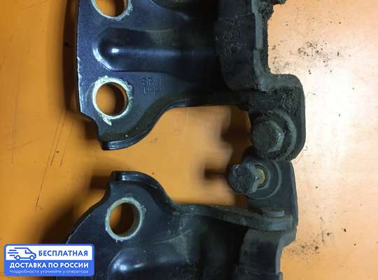 Петля двери на Mitsubishi Carisma