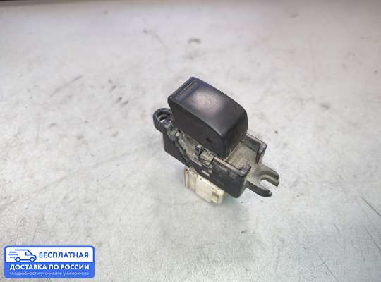 Кнопки стеклоподьемника на Nissan Almera II N16