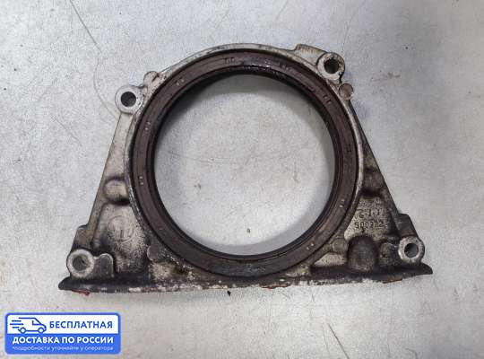 Крышка двигателя боковая на Mitsubishi Carisma