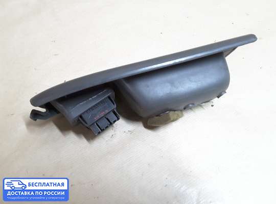 Кнопки стеклоподьемника на Renault Scenic I