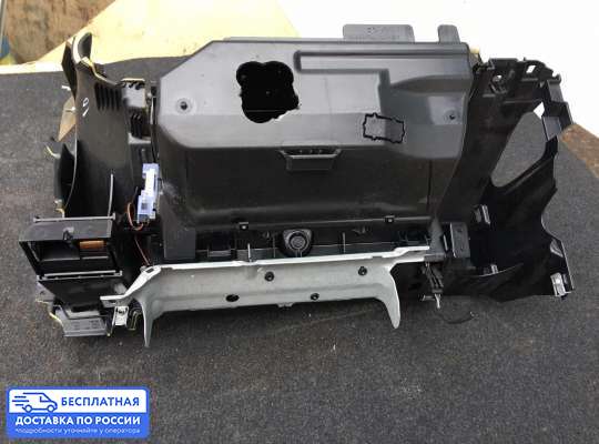 Бардачок (вещевой ящик) на Mercedes-Benz E (W211)