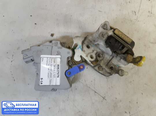 Замок боковой двери на Nissan Terrano II R20