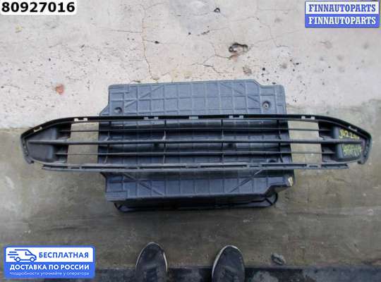 Решетка (заглушка) бампера на Honda Jazz II (GE)