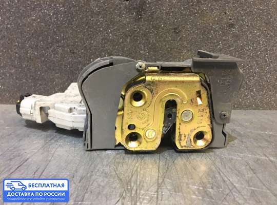 Замок боковой двери на Nissan Maxima QX III (A33)