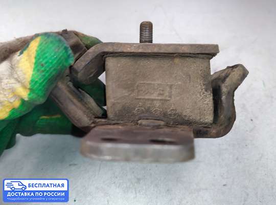 Подушка ДВС на Nissan Terrano I WD21
