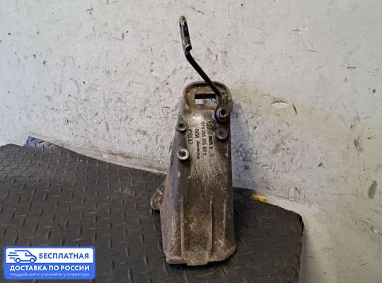 Кронштейн ДВС (лапа) на Audi A6 (C4)