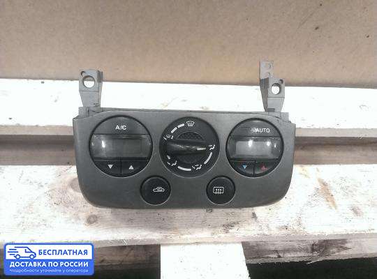 Блок управления печкой на Nissan Primera (P11)