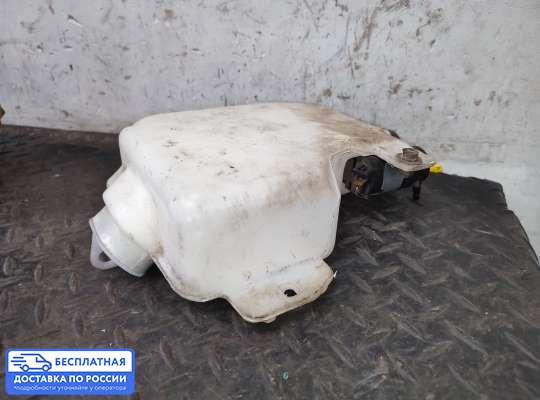 Бачок омывателя на Mitsubishi Pajero II