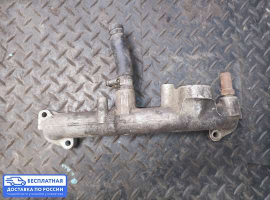 Фланец (тройник) системы охлаждения на Mitsubishi Pajero II
