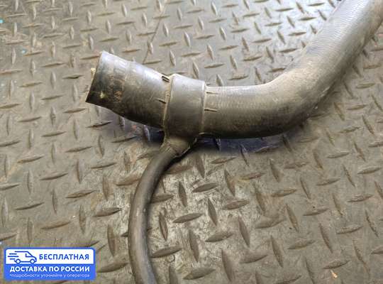 Патрубок (трубка, шланг) на Volkswagen Passat B3 (35i)