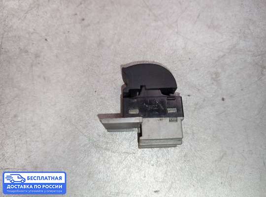 Кнопки стеклоподьемника на Audi A3 (8L)
