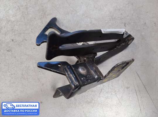 Замок капота на Audi A6 (C4)