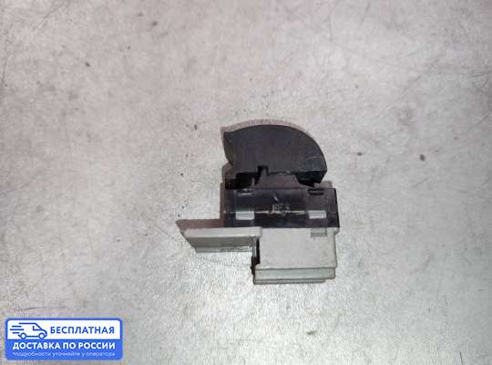 Кнопки стеклоподьемника на Audi A3 (8L)