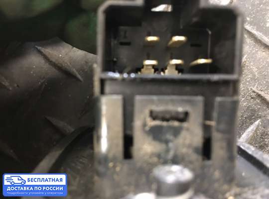 Кнопки стеклоподьемника на Nissan Terrano II R20