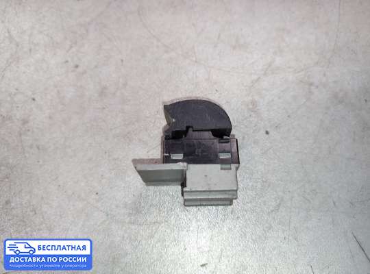 Кнопки стеклоподьемника на Audi A3 (8L)
