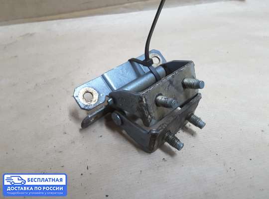Петля крышки багажника на Nissan Almera II N16