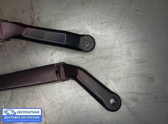 Поводок дворника на Peugeot 206