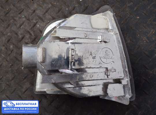 Поворотник передний на Audi 100 (44Q, C3)