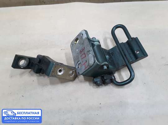 Петля двери на Volkswagen Passat B5 (3B)