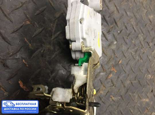 Замок боковой двери на Nissan Terrano II R20